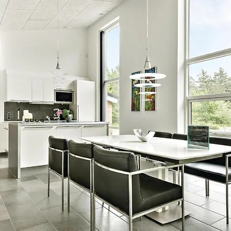Three-bedroom Holiday In Ringkøbing