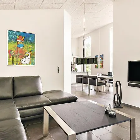 Three-bedroom Holiday In Ringkøbing